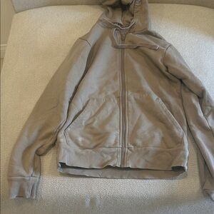 ALO Yoga Men's Zip Up Hoodie in Taupe